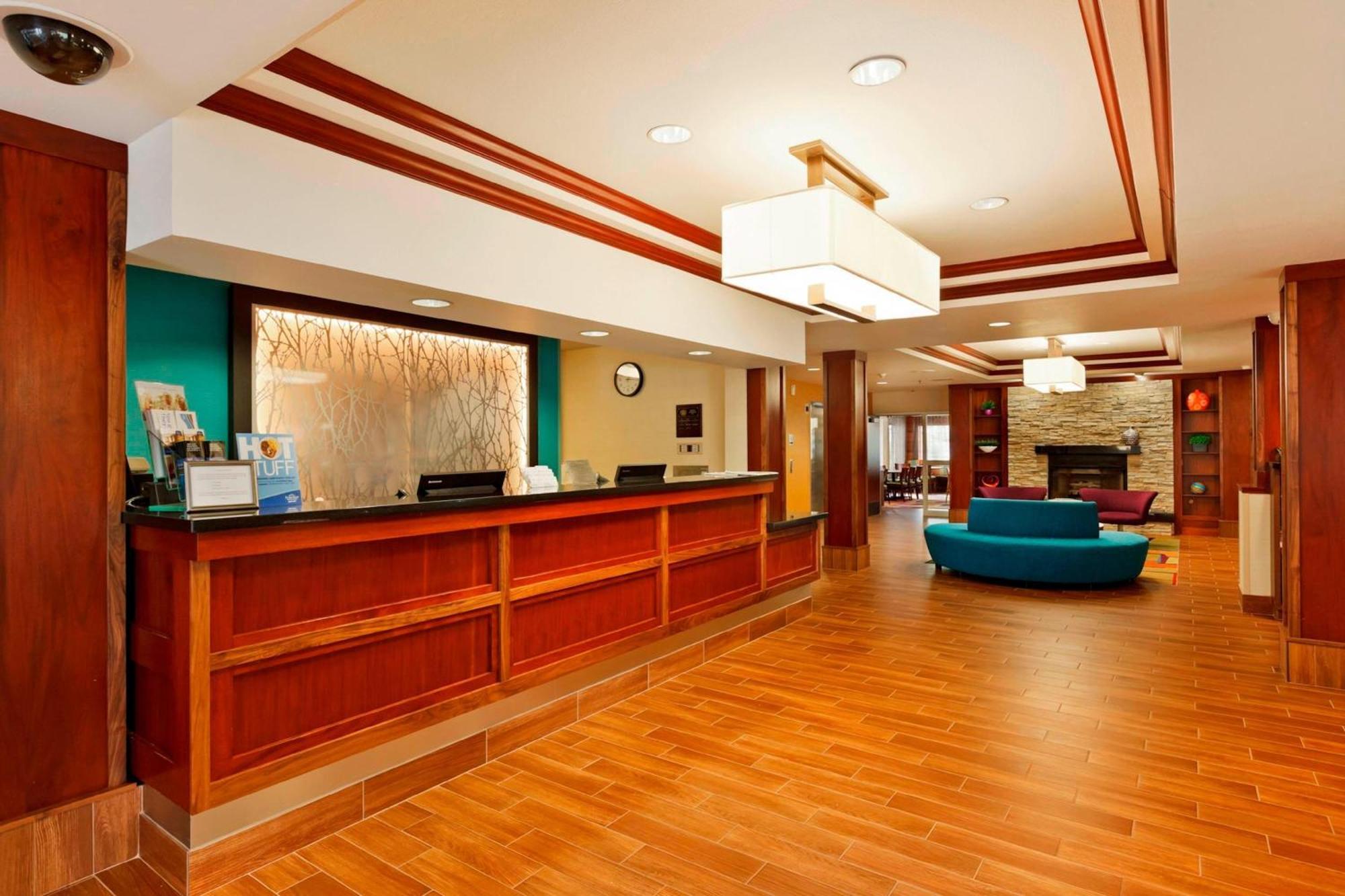 Fairfield Inn & Suites Portland South/Лейк-Освего Экстерьер фото